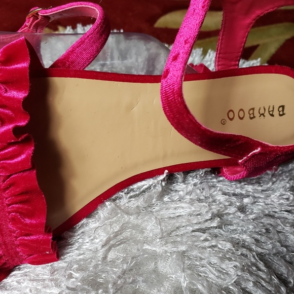 SALE!!NEW Sandals - Picture 3 of 6